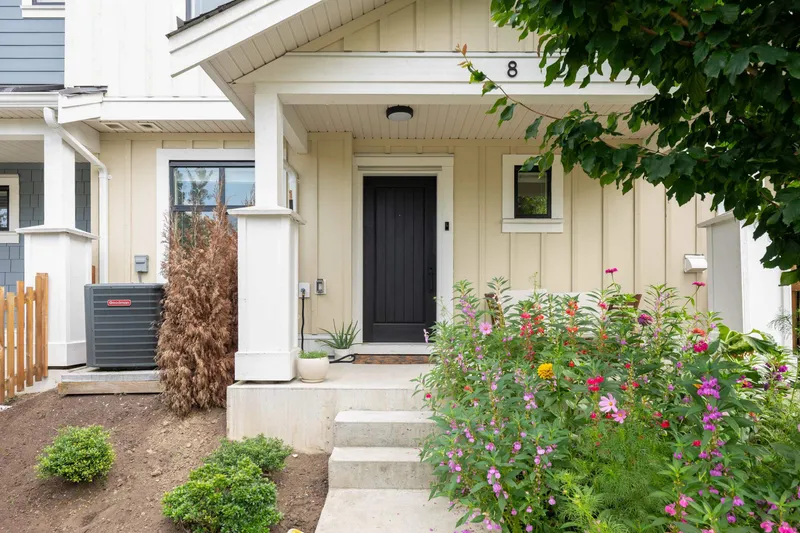 8 20261 72B AVENUE - photo 3 of 25