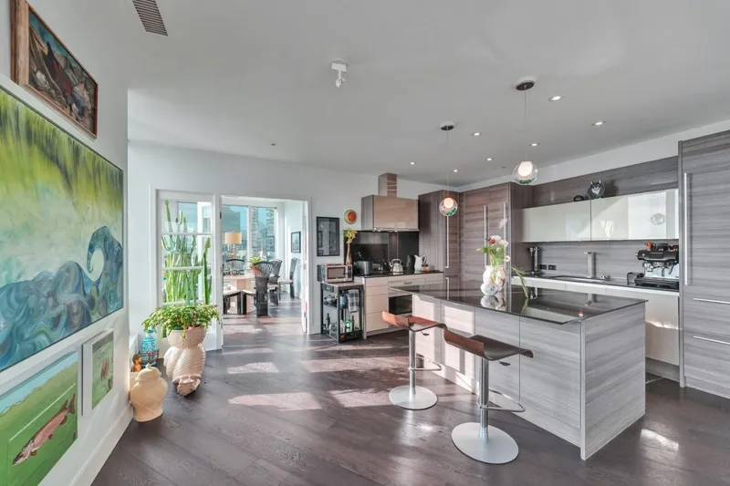 2106 989 NELSON STREET - photo 4 of 25