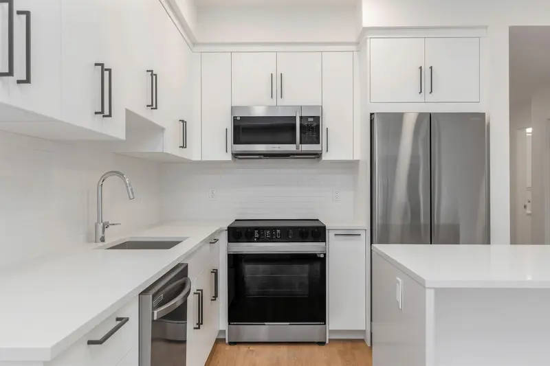 410 33816 SOUTH FRASER WAY - photo 3 of 16