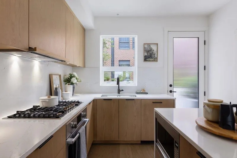 807 W 38TH AVENUE - photo 2 of 11