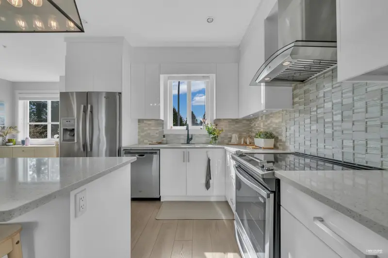 34 20856 76 AVENUE - photo 1 of 25