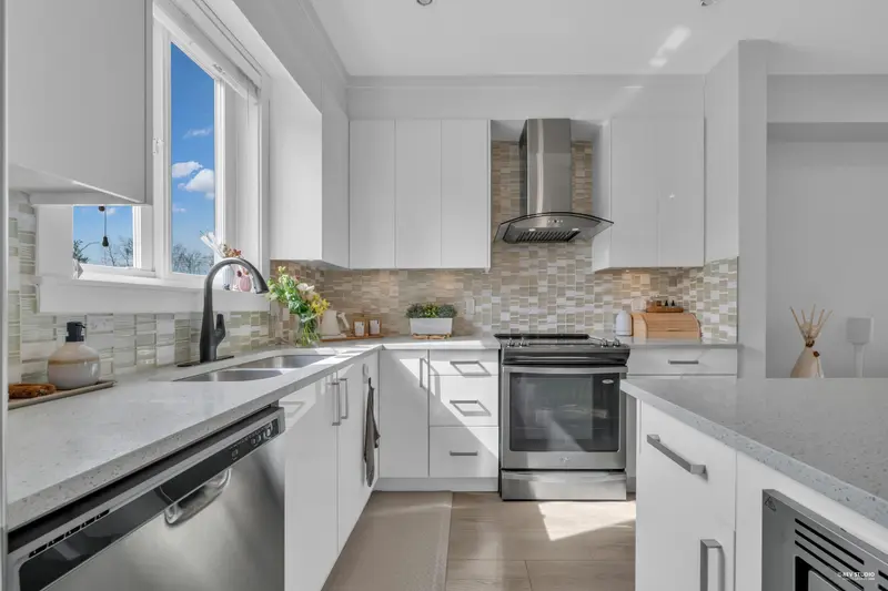 34 20856 76 AVENUE - photo 2 of 25