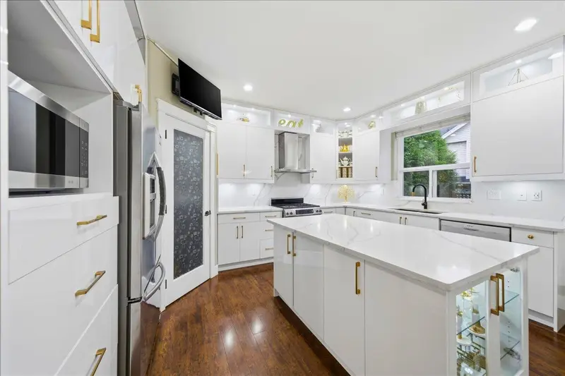 6060 145A STREET - photo 3 of 25