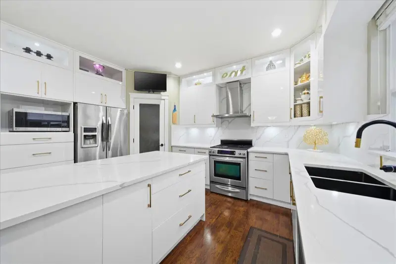 6060 145A STREET - photo 4 of 25