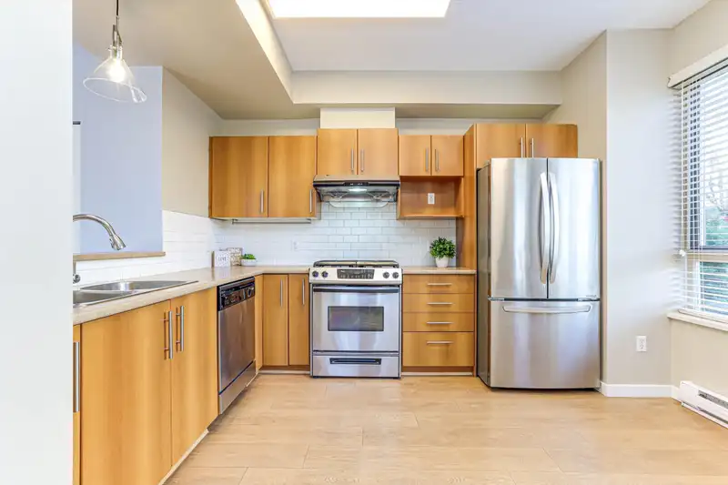 72 9229 UNIVERSITY CRESCENT - photo 2 of 35
