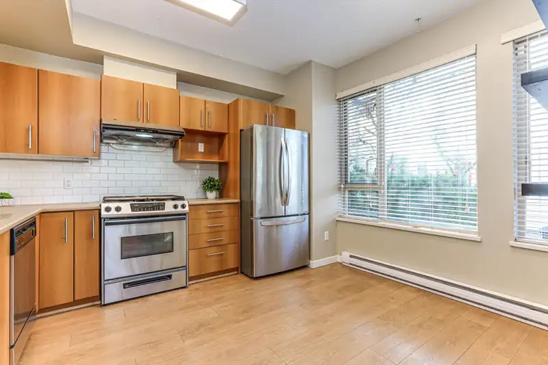 72 9229 UNIVERSITY CRESCENT - photo 3 of 35