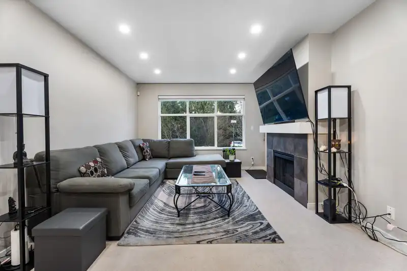 203 14885 105 AVENUE - photo 1 of 28