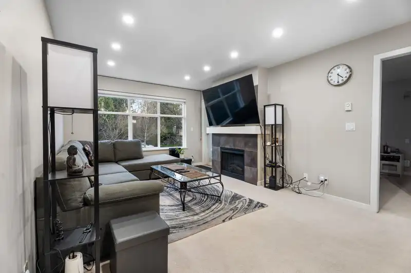 203 14885 105 AVENUE - photo 2 of 28