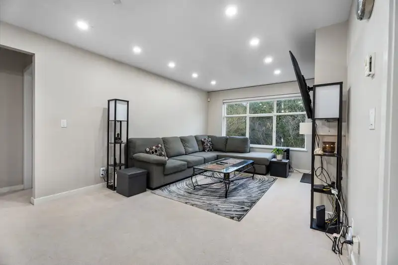 203 14885 105 AVENUE - photo 4 of 28