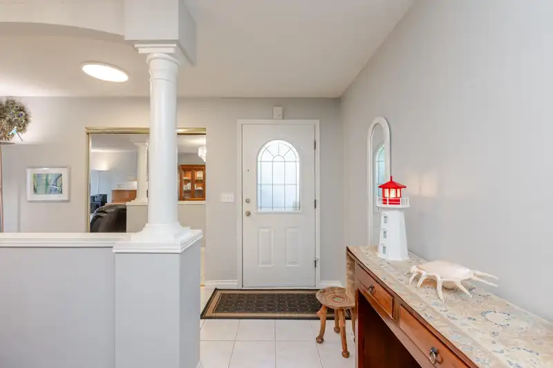 306 13888 70 AVENUE - photo 3 of 40