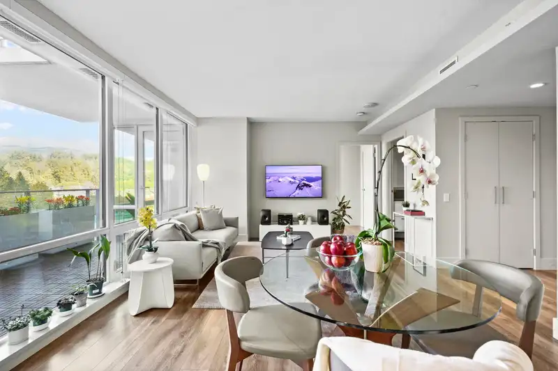616 680 SEYLYNN CRESCENT - photo 1 of 40