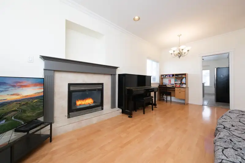 2780 E 26TH AVENUE - photo 4 of 36