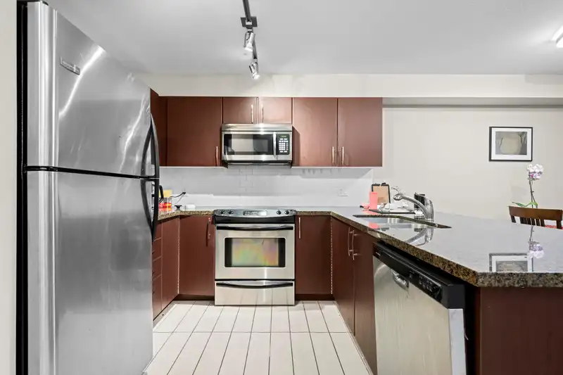 209 7337 MACPHERSON AVENUE - photo 2 of 20
