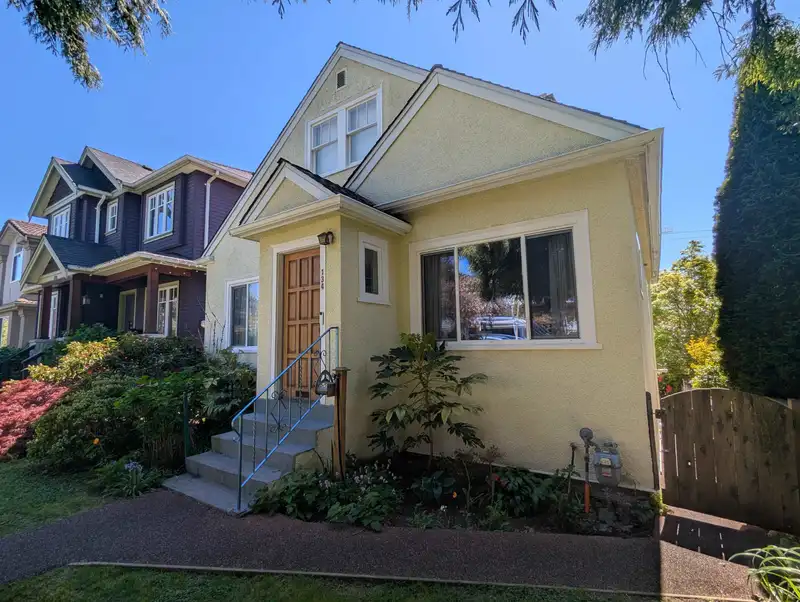 134 W 40TH AVENUE - photo 2 of 37