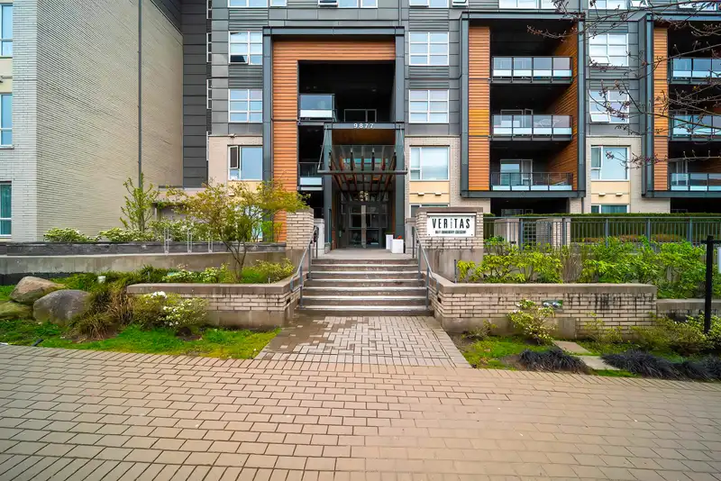 310 9877 UNIVERSITY CRESCENT - photo 2 of 16
