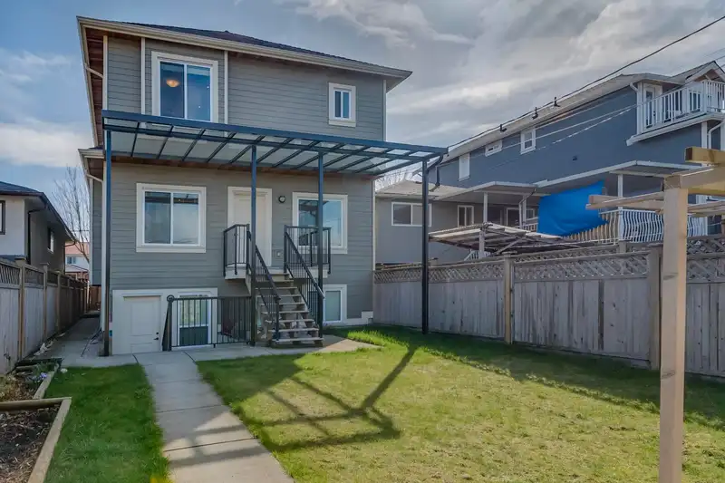 2627 E 41ST AVENUE - photo 1 of 25