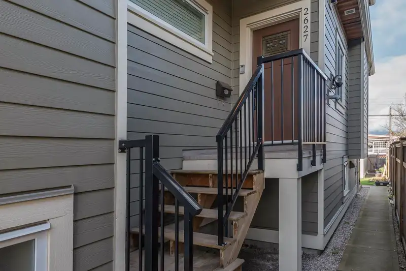 2627 E 41ST AVENUE - photo 3 of 25