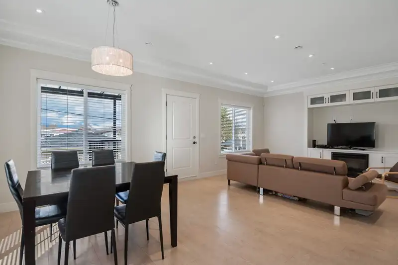 2627 E 41ST AVENUE - photo 4 of 25