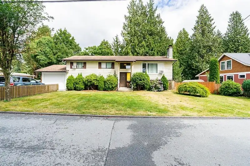 2224 MOULDSTADE ROAD - photo 4 of 28