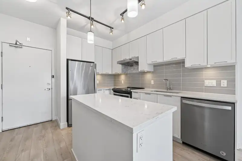 315 828 GAUTHIER AVENUE - photo 4 of 18