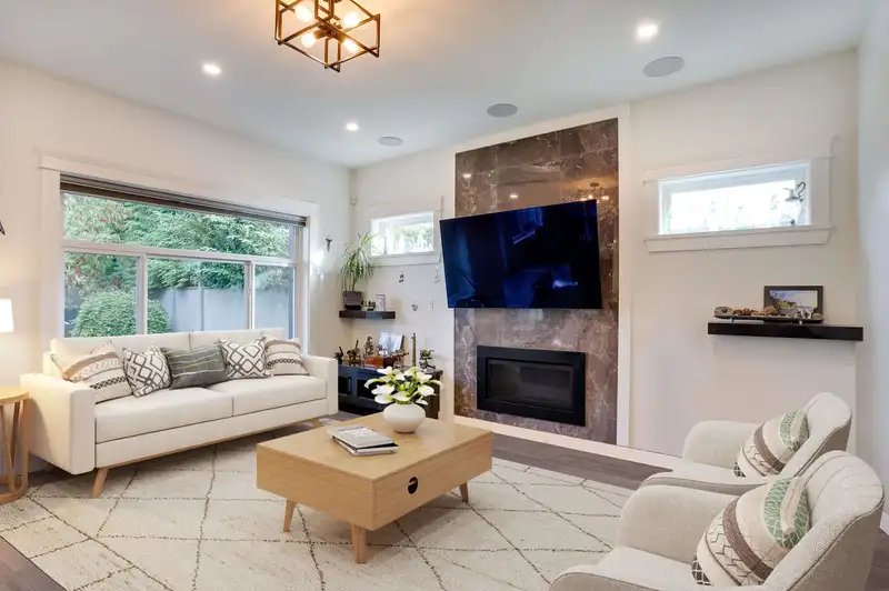 5067 44B AVENUE - photo 2 of 21