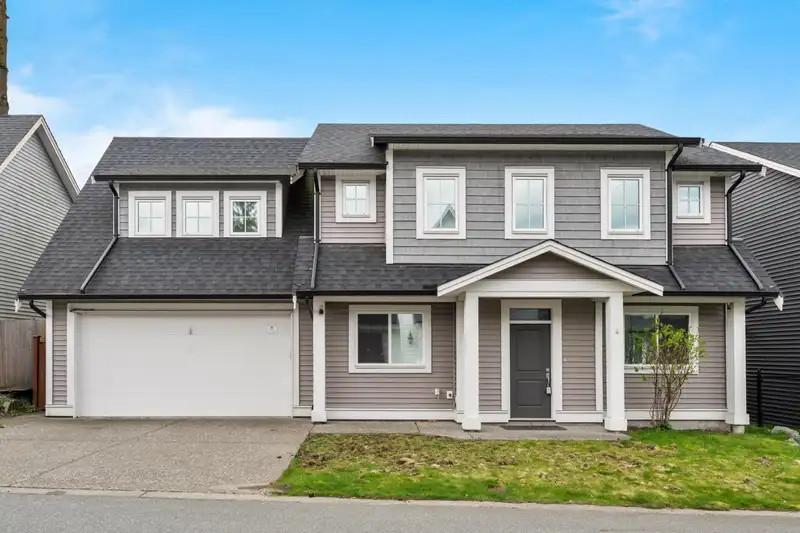 4 33973 HAZELWOOD AVENUE - photo 1 of 39