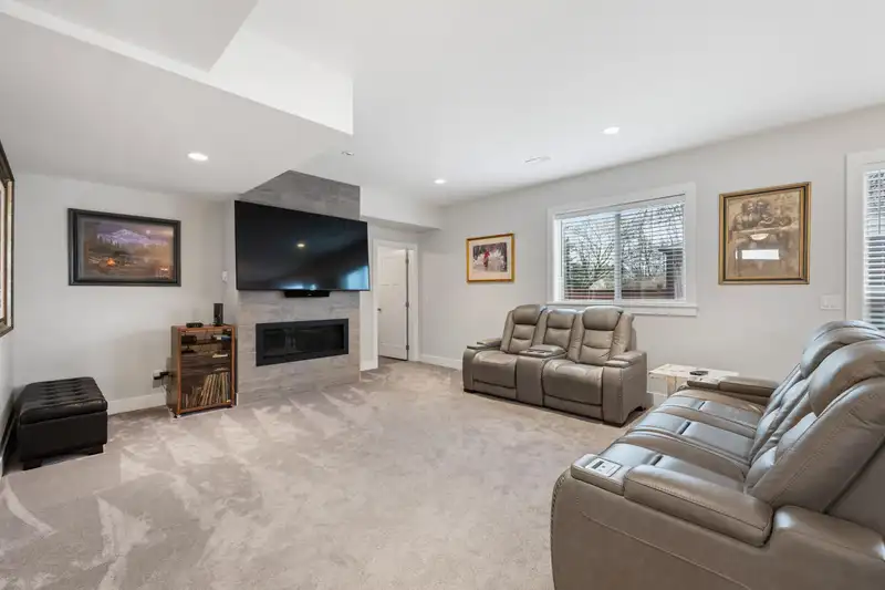 4 33973 HAZELWOOD AVENUE - photo 2 of 39