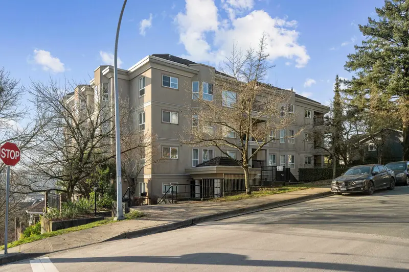 203 202 MOWAT STREET - photo 2 of 25