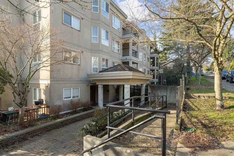 203 202 MOWAT STREET - photo 3 of 25