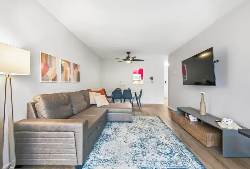 305 1050 HOWIE AVENUE - photo 2 of 26