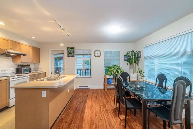 17 16233 83 AVENUE - photo 4 of 34