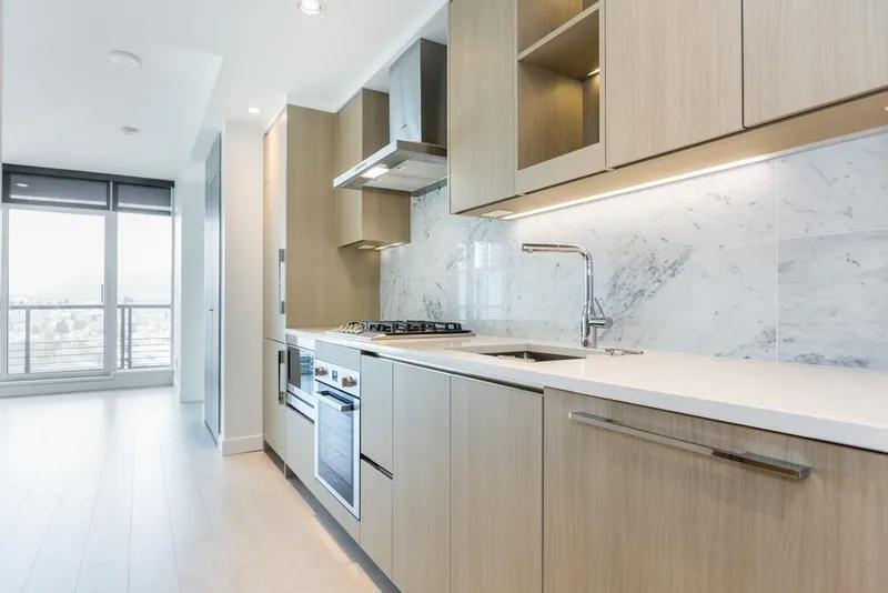 2005 4720 LOUGHEED HIGHWAY - photo 4 of 17