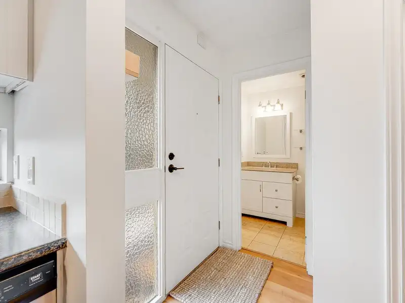 216 140 E 4TH STREET - photo 2 of 22