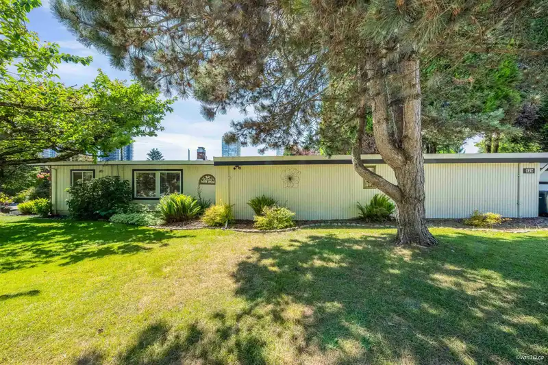 529 APPIAN WAY - photo 1 of 40