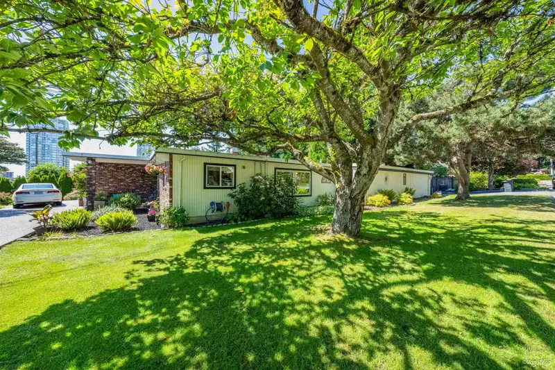 529 APPIAN WAY - photo 2 of 40
