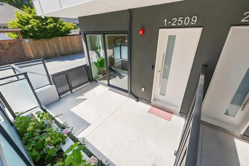 1 2509 KITCHENER STREET - photo 3 of 30