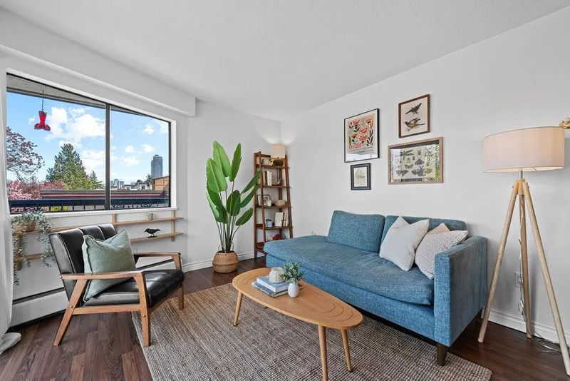 305 2330 MAPLE STREET - photo 2 of 25