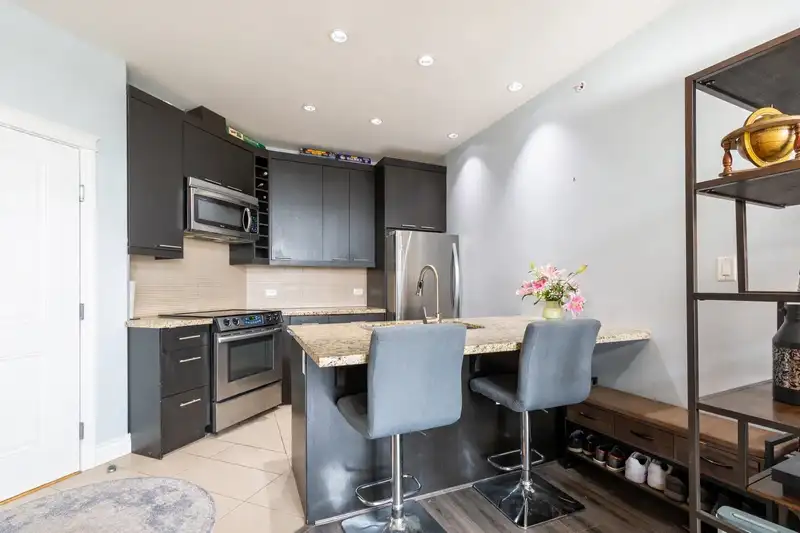 404 2970 KING GEORGE BOULEVARD - photo 3 of 13