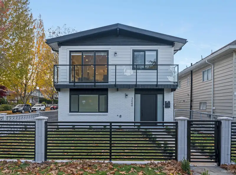 3649 PRINCE ALBERT STREET - photo 1 of 40
