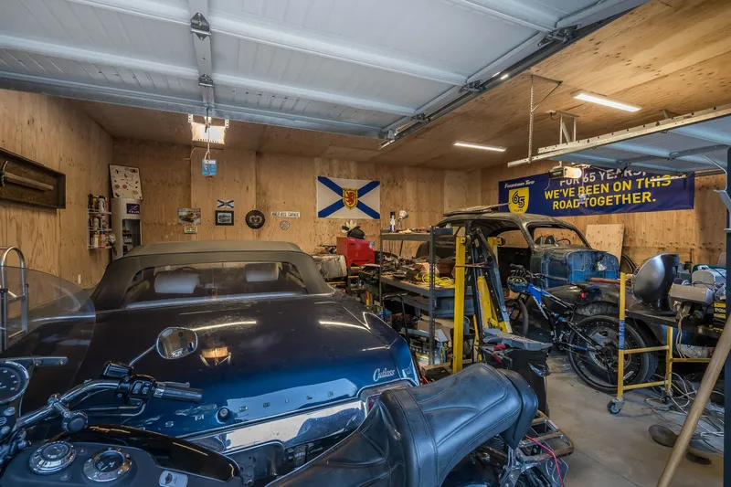 20651 44 AVENUE - photo 4 of 25