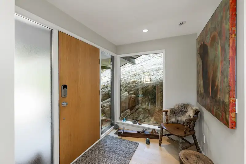 6485 MADRONA CRESCENT - photo 4 of 40