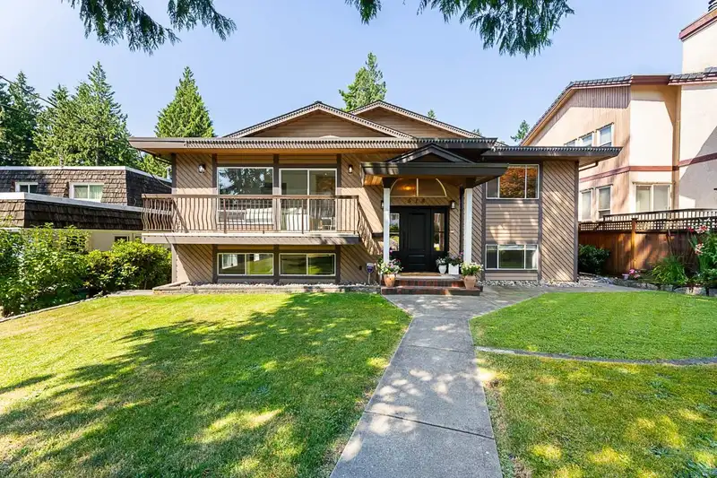 518 ROXHAM STREET - photo 1 of 38
