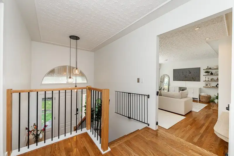 518 ROXHAM STREET - photo 4 of 38