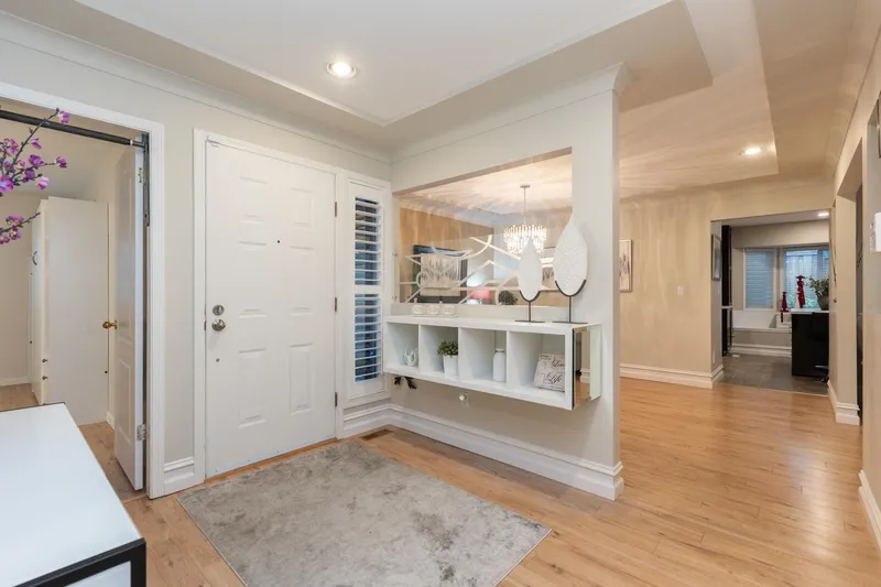 4 12945 17 AVENUE - photo 2 of 25