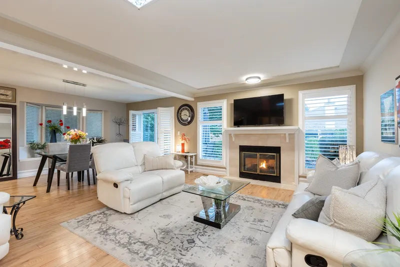 4 12945 17 AVENUE - photo 3 of 25