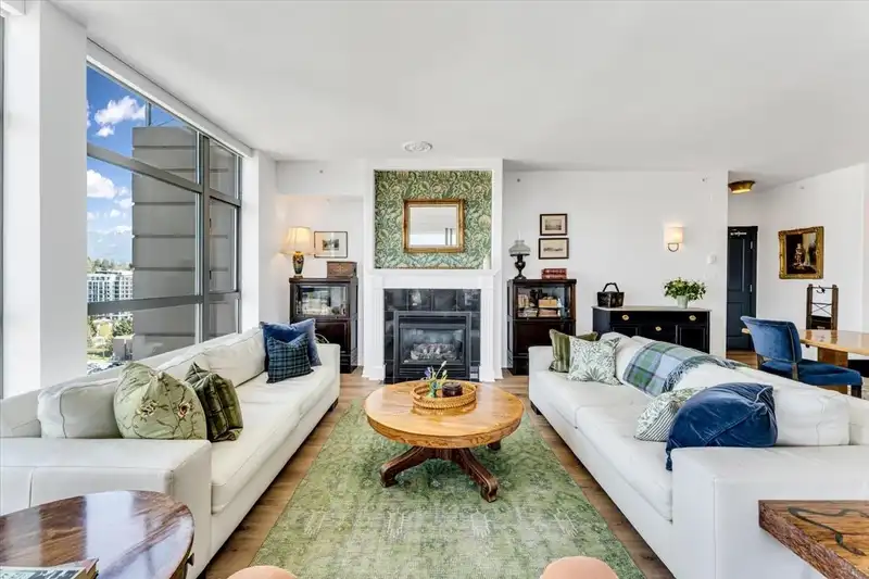 1601 160 E 13TH STREET - photo 4 of 27