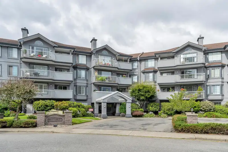314 5375 205 STREET - photo 1 of 40