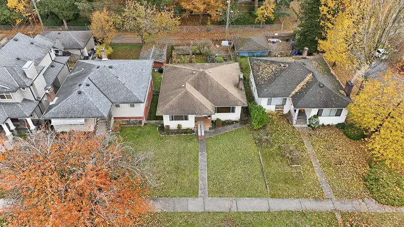 5878 ARGYLE STREET - photo 1 of 17