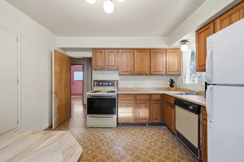 5878 ARGYLE STREET - photo 3 of 17