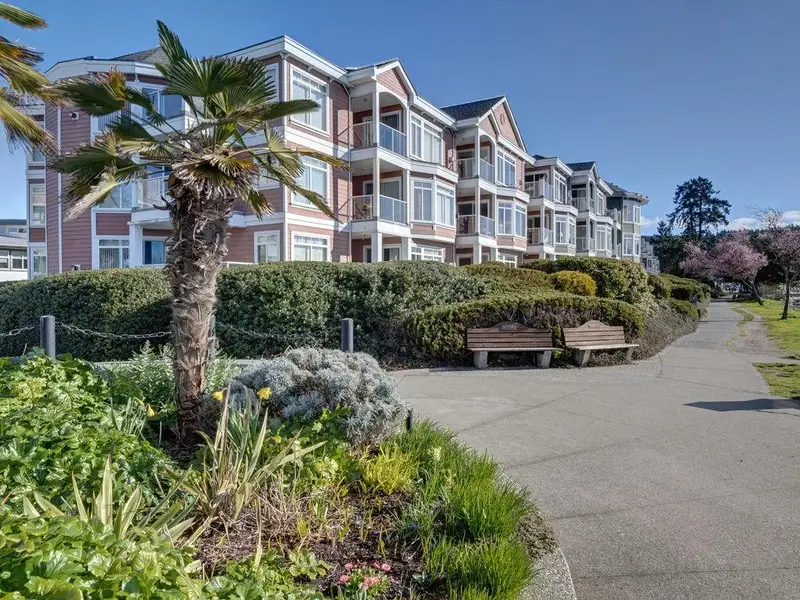 205 5470 INLET AVENUE - photo 2 of 25